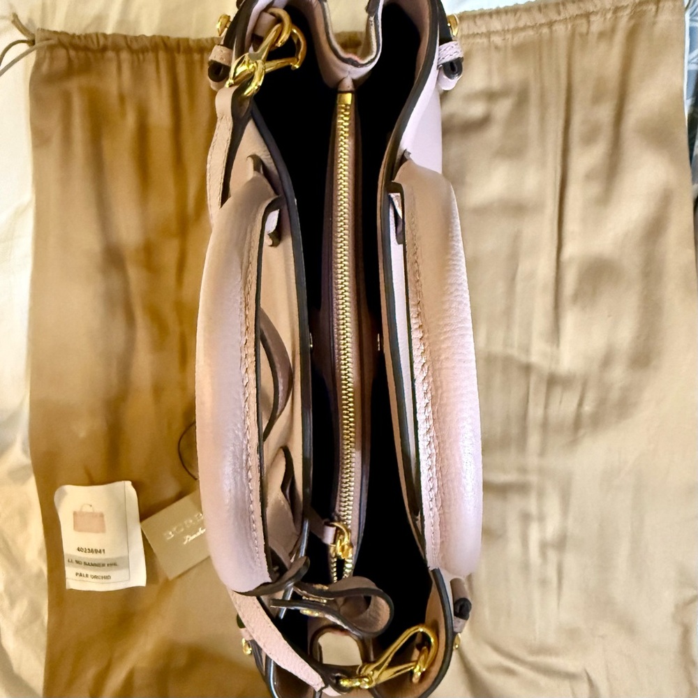 BURBERRY Derby Calfskin House Check
Medium Banner Tote Pale Orchid - Picture 7 of 9